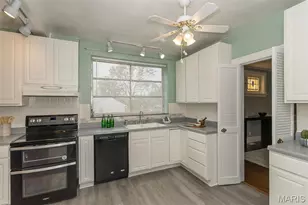 9320 Lincoln Dr, Sunset Hills, MO 63127 - Photo 23