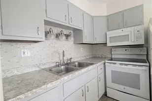 7731 Hazelcrest Dr, Hazelwood, MO 63042 - Photo 7