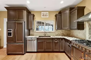 37 Ridgemoor Dr, Clayton, MO 63105 - Photo 9