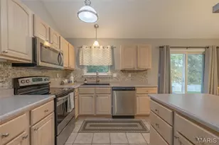 1904 Emerald Green Dr, Wentzville, MO 63385 - Photo 9