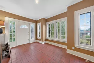 9914 Parkway Dr, Saint Louis, MO 63137 - Photo 7