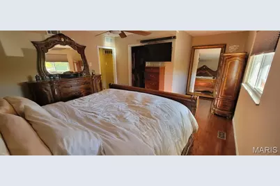 10070 Sakura Drive, Saint Louis, MO 63128 - Photo 5