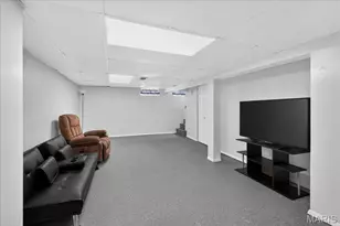 9821 Zenith Dr, Saint Louis, MO 63123 - Photo 27