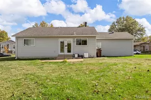 218 Laurelwood Dr, Saint Peters, MO 63376 - Photo 37