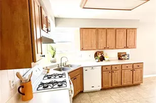 38 Amberly Dr, Saint Peters, MO 63376 - Photo 9