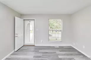 12041 Victorian Village Ct, Saint Louis, MO 63138 - Photo 5