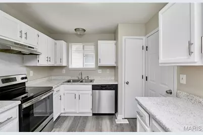 12041 Victorian Village Court, Saint Louis, MO 63138 - Photo 9