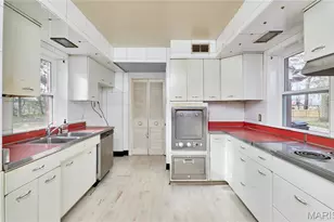 84 Bellerive Acres, Bellerive, MO 63121 - Photo 33