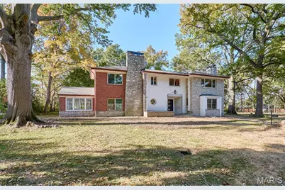 84 Bellerive Acres, Bellerive, MO 63121 - Photo 5