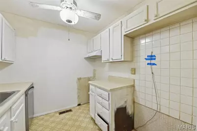 140 Burtonwood Drive, Ballwin, MO 63011 - Photo 9