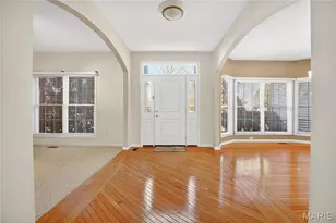 811 Wheaton Way, Creve Coeur, MO 63141 - Photo 5