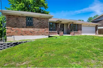 9243 Roger Lee Lane, Saint Louis, MO 63126 - Photo 3
