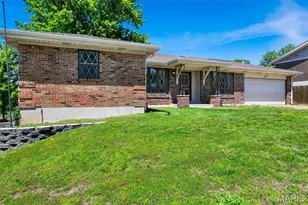9243 Roger Lee Ln, Saint Louis, MO 63126 - Photo 3