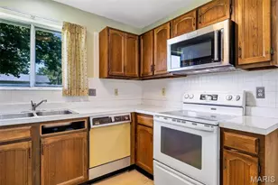 9243 Roger Lee Ln, Saint Louis, MO 63126 - Photo 19