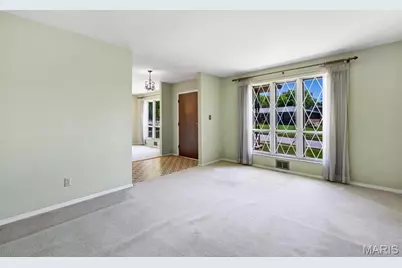 9243 Roger Lee Lane, Saint Louis, MO 63126 - Photo 9
