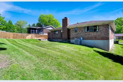 9243 Roger Lee Lane, Saint Louis, MO 63126 - Photo 37