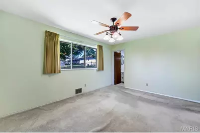 9243 Roger Lee Lane, Saint Louis, MO 63126 - Photo 23