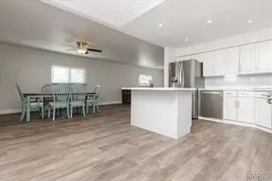 3720 Comstock Dr, Saint Louis, MO 63125 - Photo 7