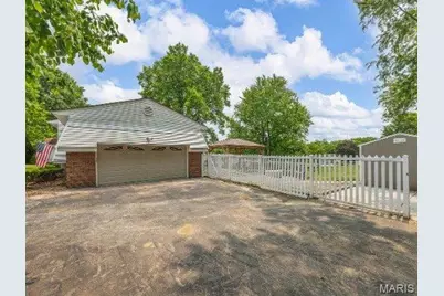 55 Queens Drive, Florissant, MO 63034 - Photo 5