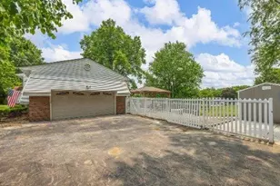 55 Queens Dr, Florissant, MO 63034 - Photo 5