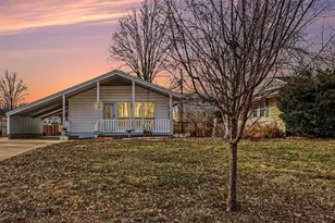 1323 Samoa Dr, Saint Louis, MO 63126 - Photo 1