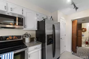 1940 Meadowtree Ln, Kirkwood, MO 63122 - Photo 11