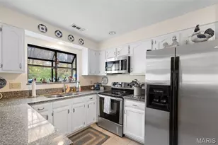 1940 Meadowtree Ln, Kirkwood, MO 63122 - Photo 9