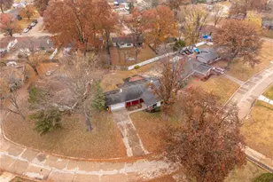 3095 Harness Dr, Florissant, MO 63033 - Photo 3