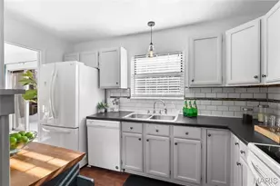 13453 Coliseum Dr, Chesterfield, MO 63017 - Photo 11