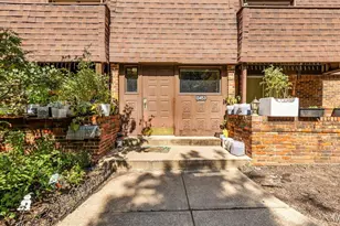 13453 Coliseum Dr, Chesterfield, MO 63017 - Photo 3