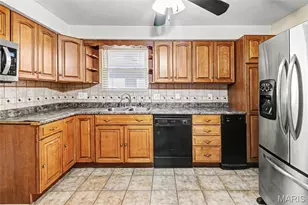 8239 Cadillac Ln, Saint Louis, MO 63134 - Photo 5