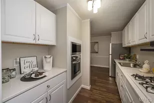 10381 Oxford Hill Dr, Saint Louis, MO 63146 - Photo 7