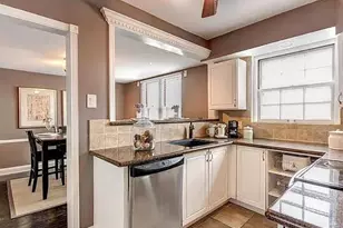 925 S Hanley Rd, Saint Louis, MO 63105 - Photo 5