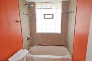 1110 Duenke Dr, Bellefontaine Neighbors, MO 63137 - Photo 5