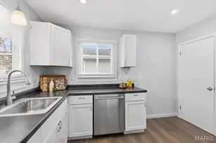 689 Conover Ln, Saint Louis, MO 63126 - Photo 11