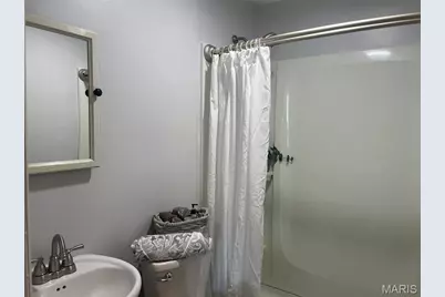 9227 Guthrie Avenue, Saint Louis, MO 63134 - Photo 11