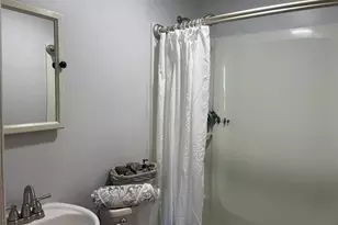 9227 Guthrie Ave, Saint Louis, MO 63134 - Photo 11