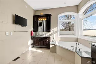 10600 Country View Dr, Creve Coeur, MO 63141 - Photo 33