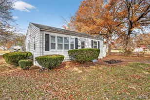 10129 Ashbrook Dr, Saint Louis, MO 63137 - Photo 5