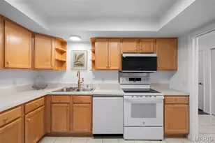 917 Claytonbrook Dr, Ballwin, MO 63011 - Photo 17