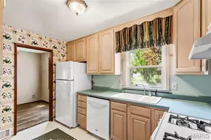 9208 Hallock Dr, Saint Louis, MO 63123 - Photo 9