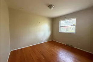 9858 Green Valley Dr, Saint Louis, MO 63136 - Photo 7