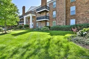 10374 Chimney Rock Dr, Saint Louis, MO 63146 - Photo 3