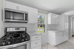 2490 Mullanphy Ln, Florissant, MO 63031 - Photo 7