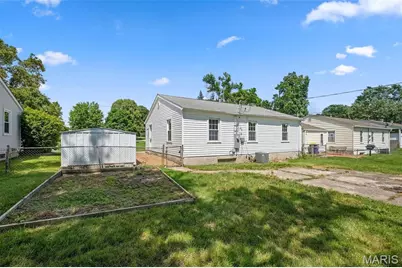 2490 Mullanphy Lane, Florissant, MO 63031 - Photo 31