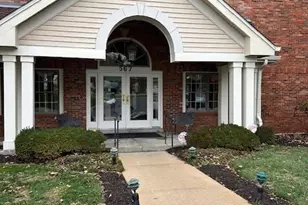 567 Sarah Ln, Creve Coeur, MO 63141 - Photo 1