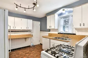 9150 Wayne Dr, Saint Louis, MO 63123 - Photo 7