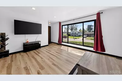 10421 Fourwinds Court, Saint Louis, MO 63114 - Photo 7