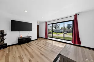 10421 Fourwinds Ct, Saint Louis, MO 63114 - Photo 7