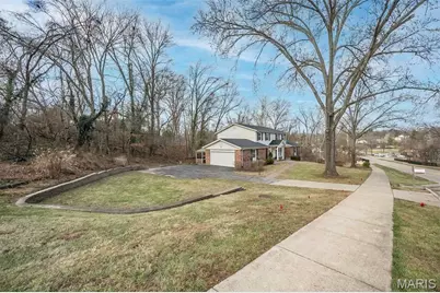 135 Greentrails Drive S, Chesterfield, MO 63017 - Photo 43